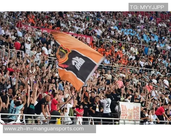 足球巨星携手粉丝同场竞技共享绿茵激情碰撞梦想舞台